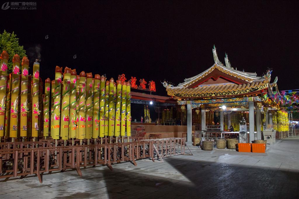  p data-id="gnzlf7rfaq">青龙古庙在潮州市韩江大桥西端南堤上,庙门