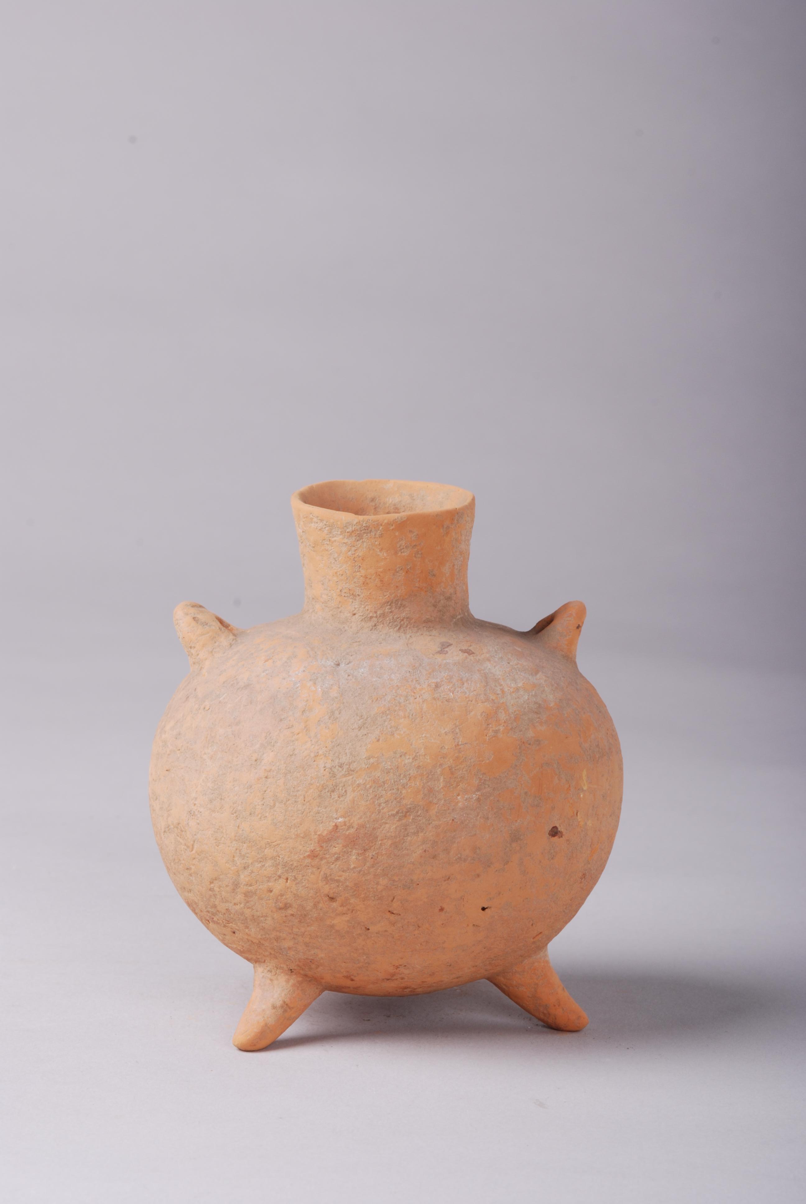 裴李岗文化双耳三足壶