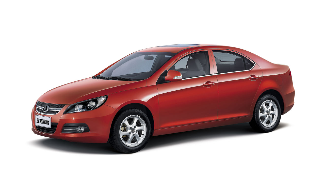 座位布置在两轴之间的 a target="_blank" href="/item/汽车/152503"