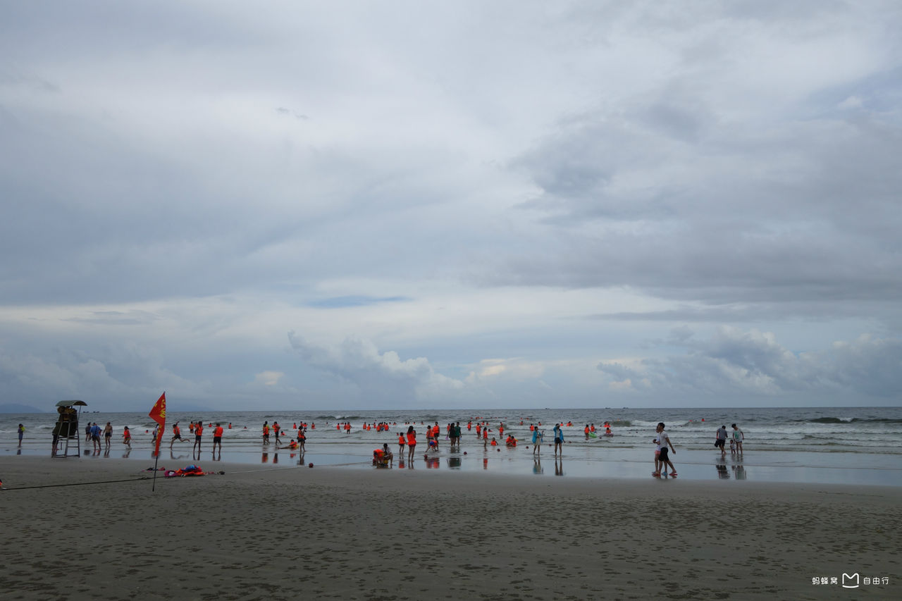  p>珠海飞沙滩,约600米,宽约200米,腹地宽广,植物茂盛.