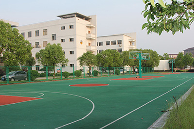  p>傅村镇初中地处金华市金三角开发区内,新校舍由镇政府投资800多