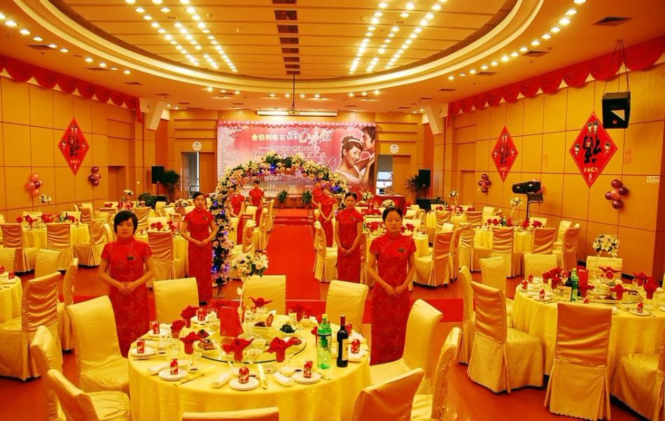  p>婚宴是指为庆祝结婚举办的宴会,在中国婚宴通常称作为喜酒.