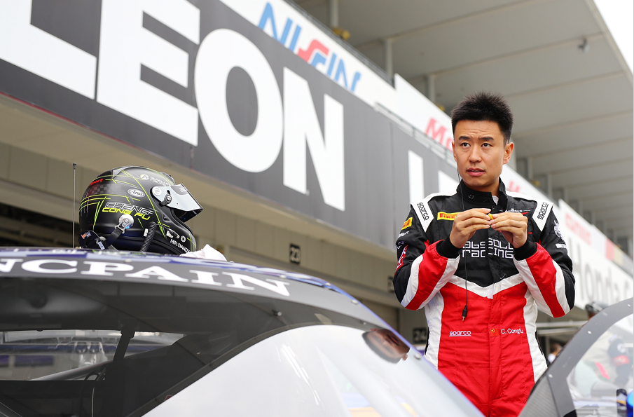 男,出生于中国北京,职业 a target="_blank" href="/item/赛车手