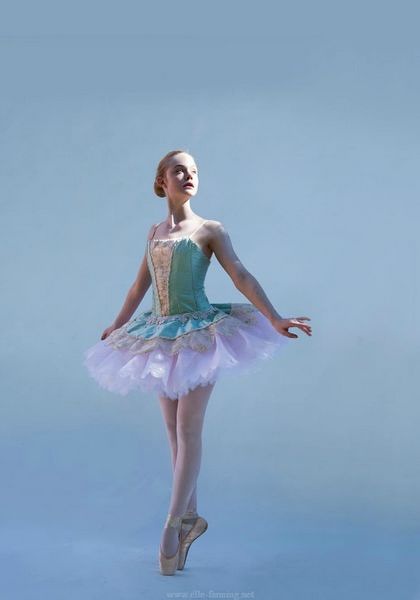  p>艾丽·范宁 (elle fanning),1998年4月9日出生于美国佐治亚州