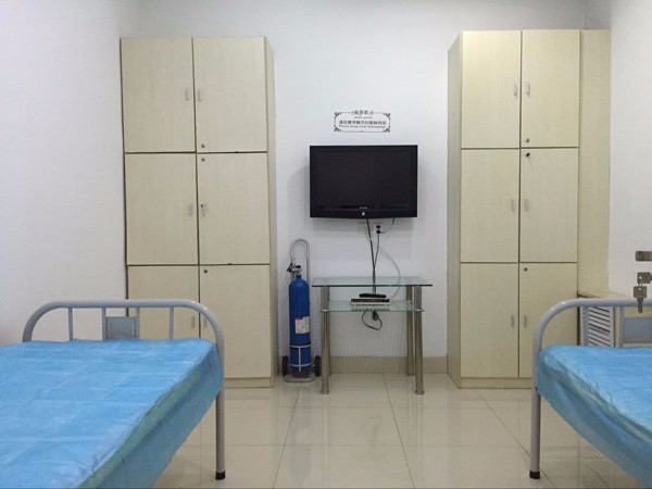  p>观察室,是医院的一个观察病人病情的处室.