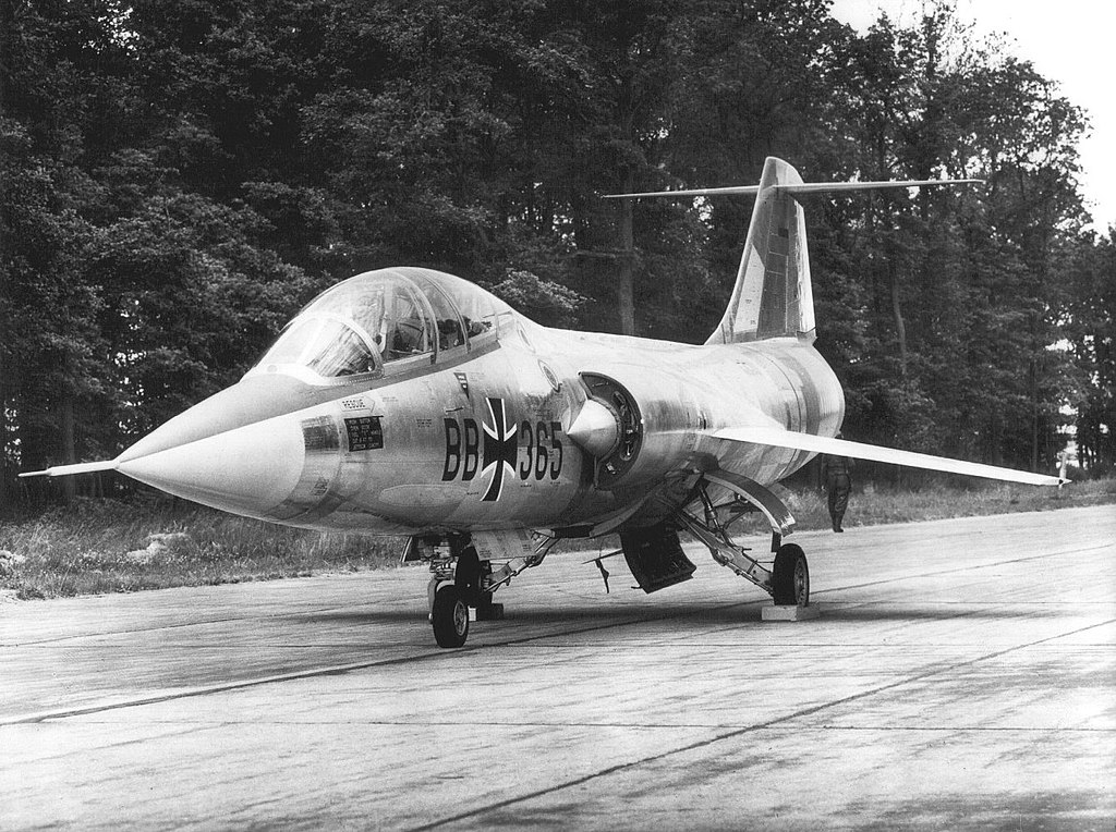 fighter,绰号:star fighter,译名:星式战斗机,简称:f-104),是20世纪50