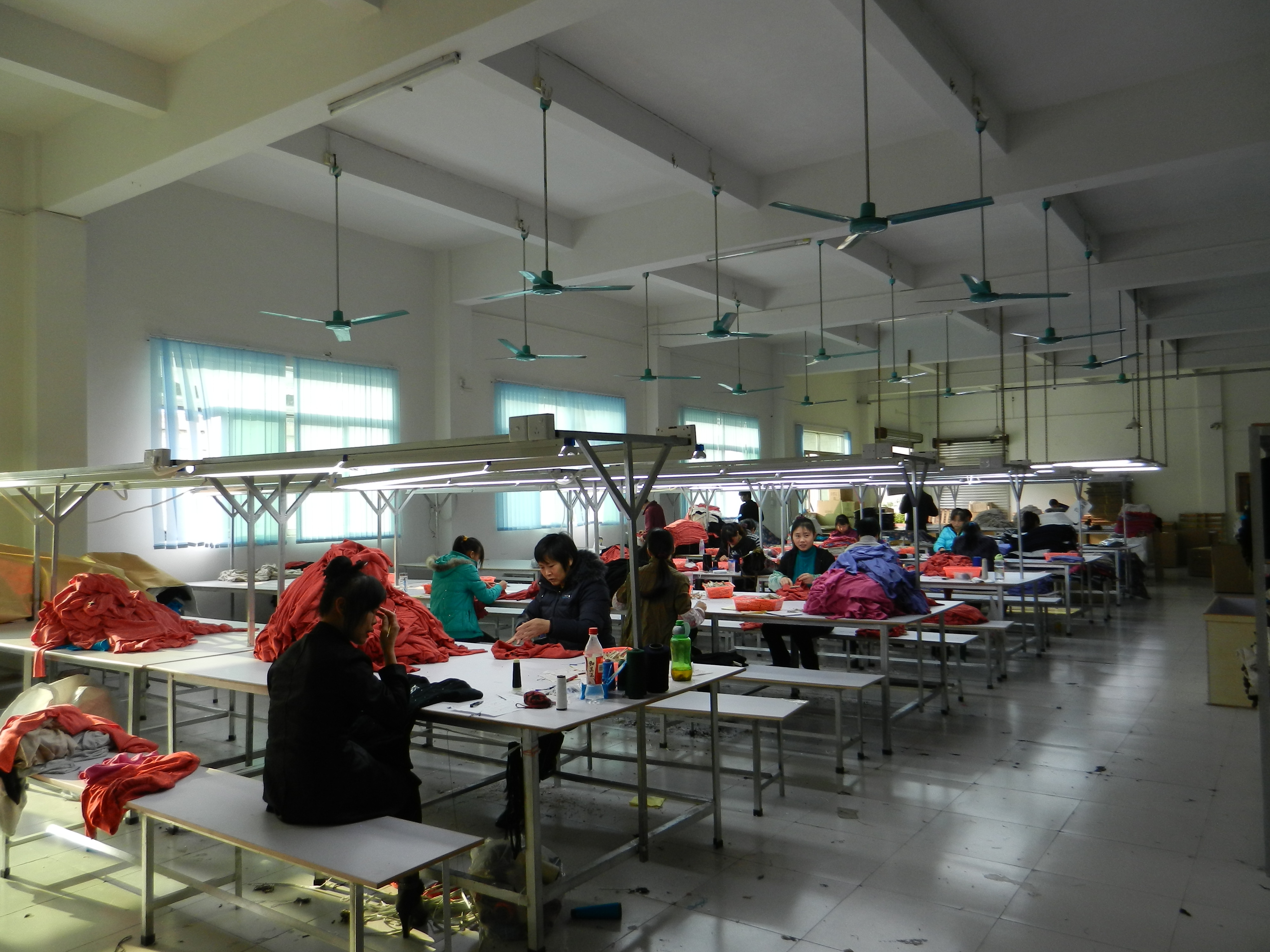 毛衣加工指的是纱线做成针织物毛衣的一系列