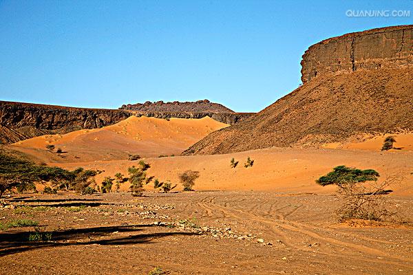 简称 b>毛里塔尼亚, /b>位于非洲西北部,地处北纬15～27度之间,面积