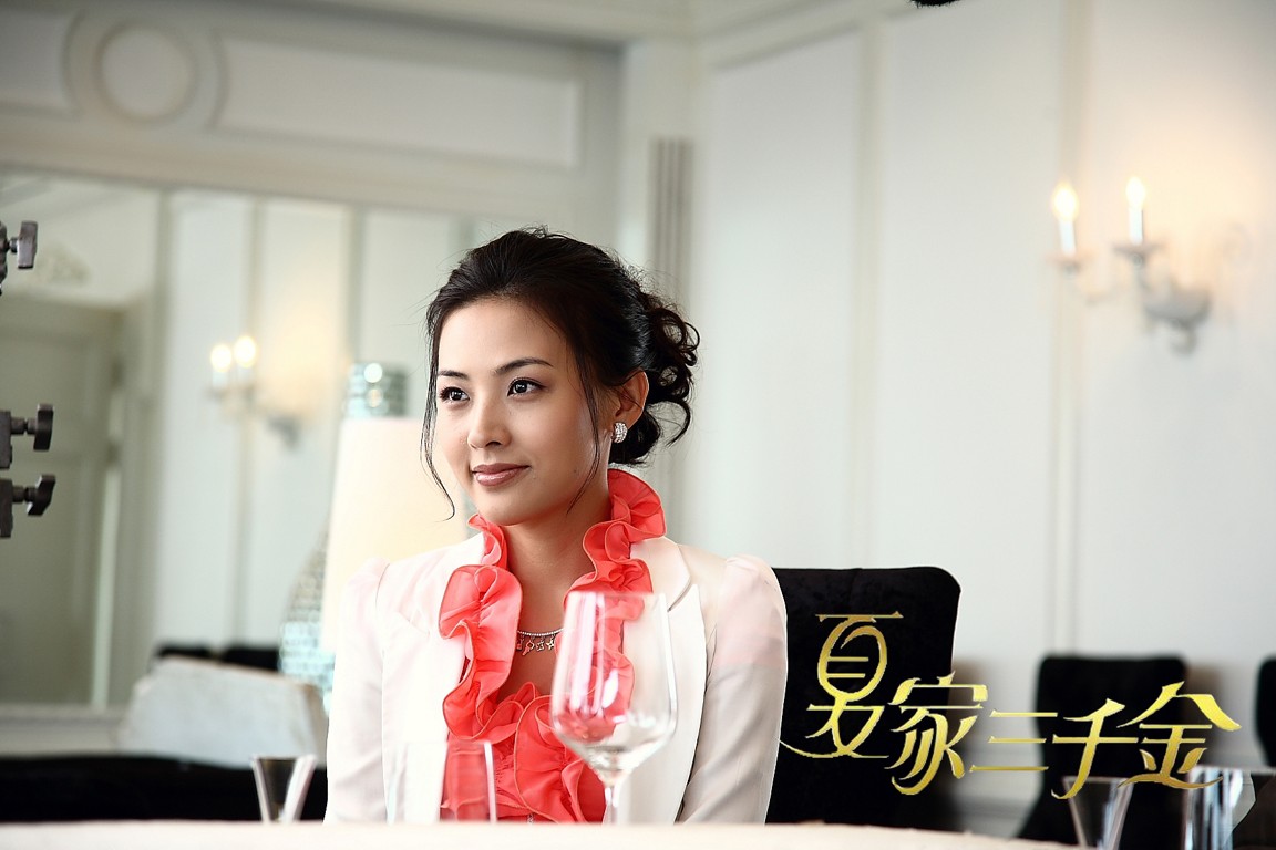 张艾,女性配音演员,重庆人,毕业于<a target