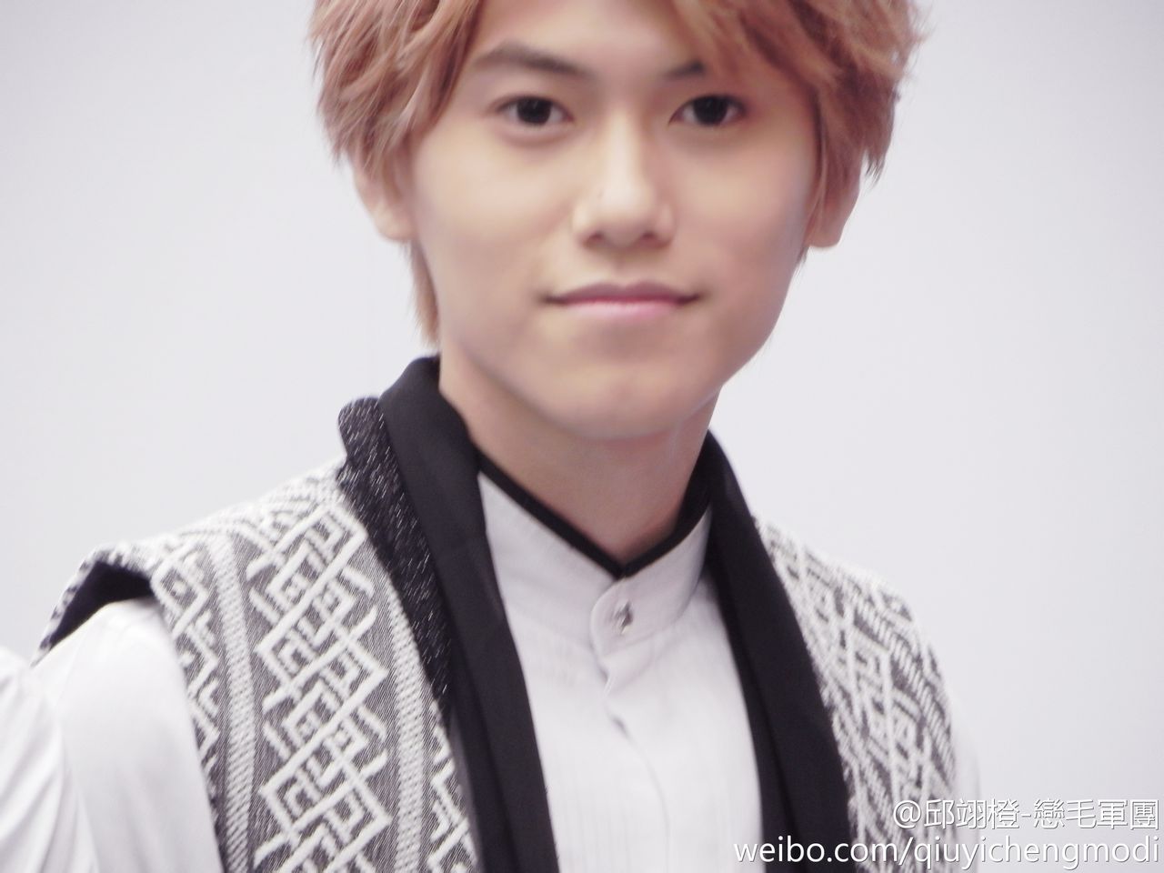  p data-id="gns08yozqz">邱翊橙(毛弟),1990年10月10日出生,台湾歌手