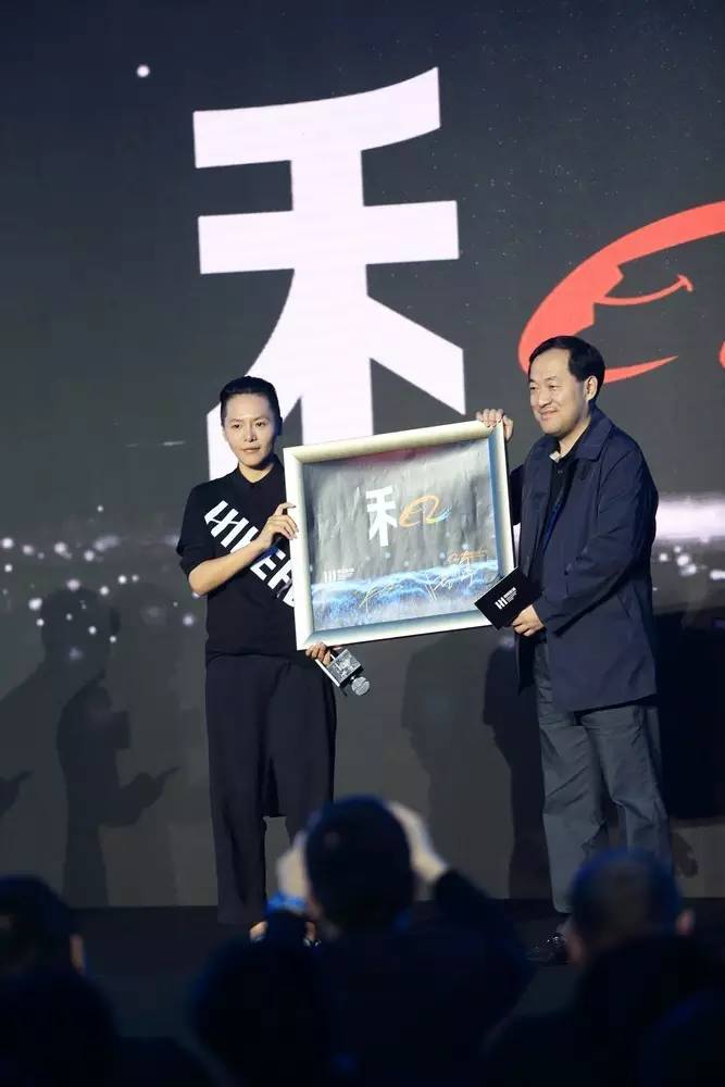 从《美人鱼》背后走到台前，杨巍说：我不是保底专业户_百科TA说