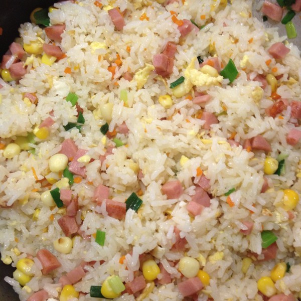玉米火腿肠蛋炒饭