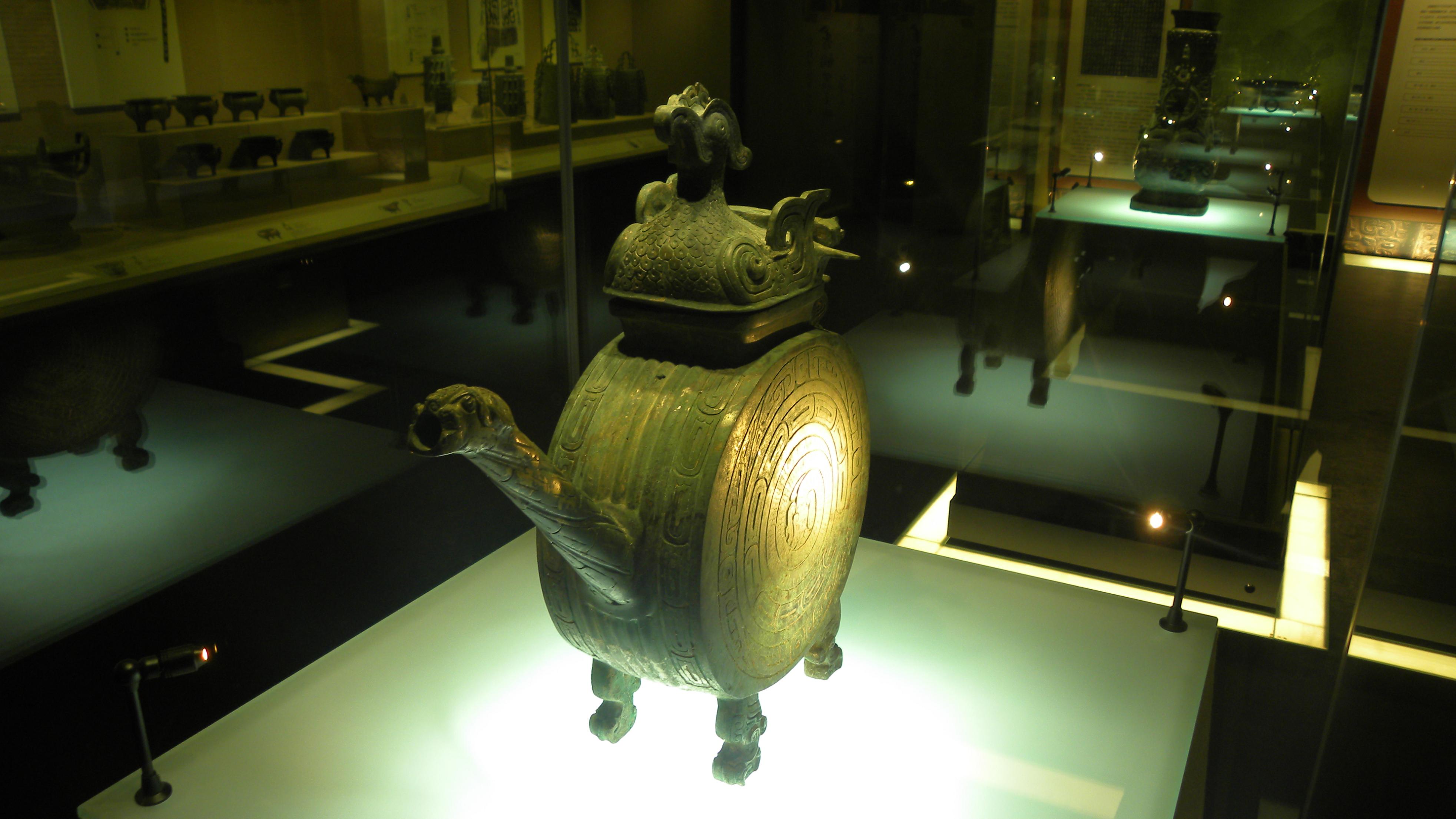  p>青铜器(bronze ware)在古时被称为"金"或"吉金",是红铜与其他化学