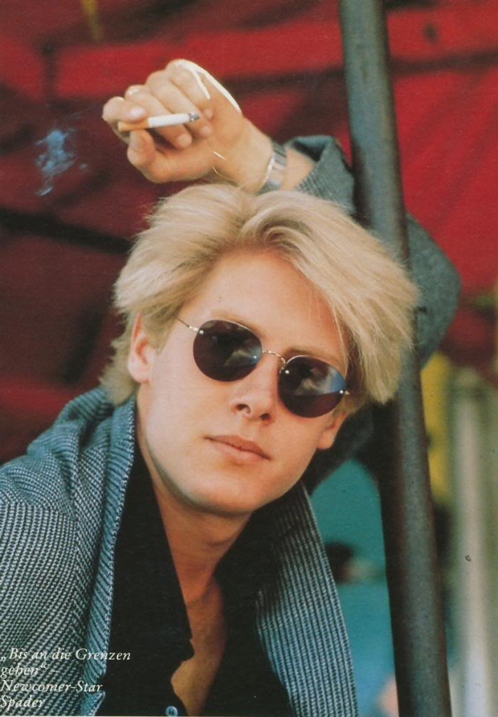  p>詹姆斯·斯派德(james spader),1960年2月7日出生于马萨诸塞州
