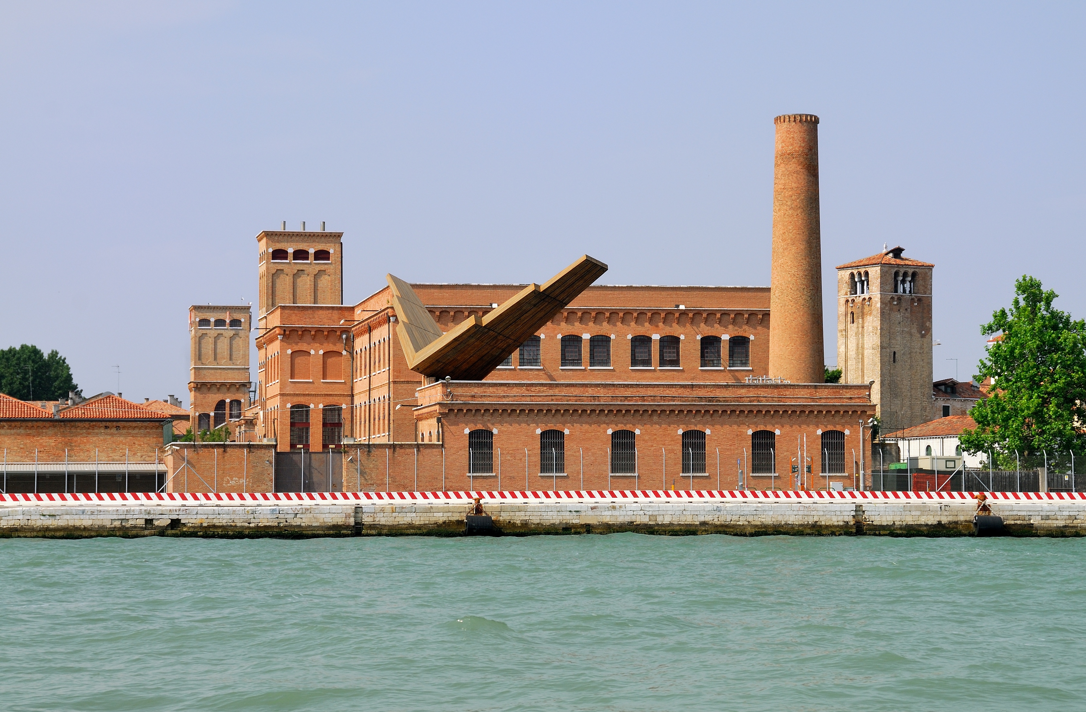  p>威尼斯建筑大学(università iuav di venezia),简称iuav,坐落于