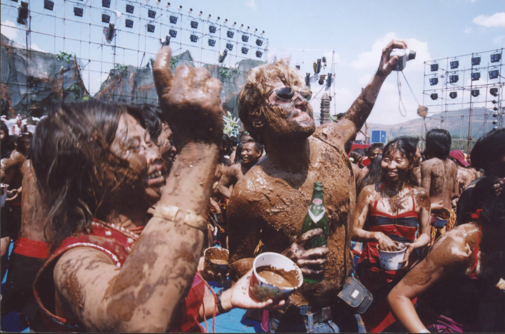  p>云南沧源摸你黑狂欢节是自2004年以来沧源县委,县政府着力打造的一