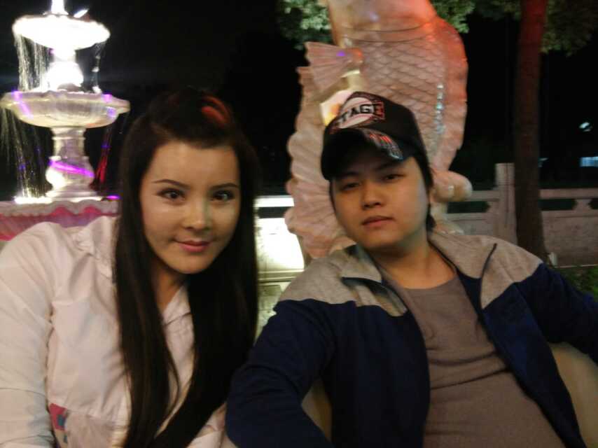  p>雪山之巅 是中国大陆音乐组合 ,成立于2015年6月16日,由董阳和格桑