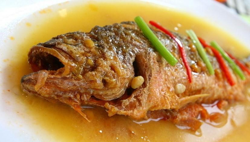 data-id="gn6x7y1qz1">三梅黄鱼是以黄鱼肉,洋葱为原材料的制作的美食