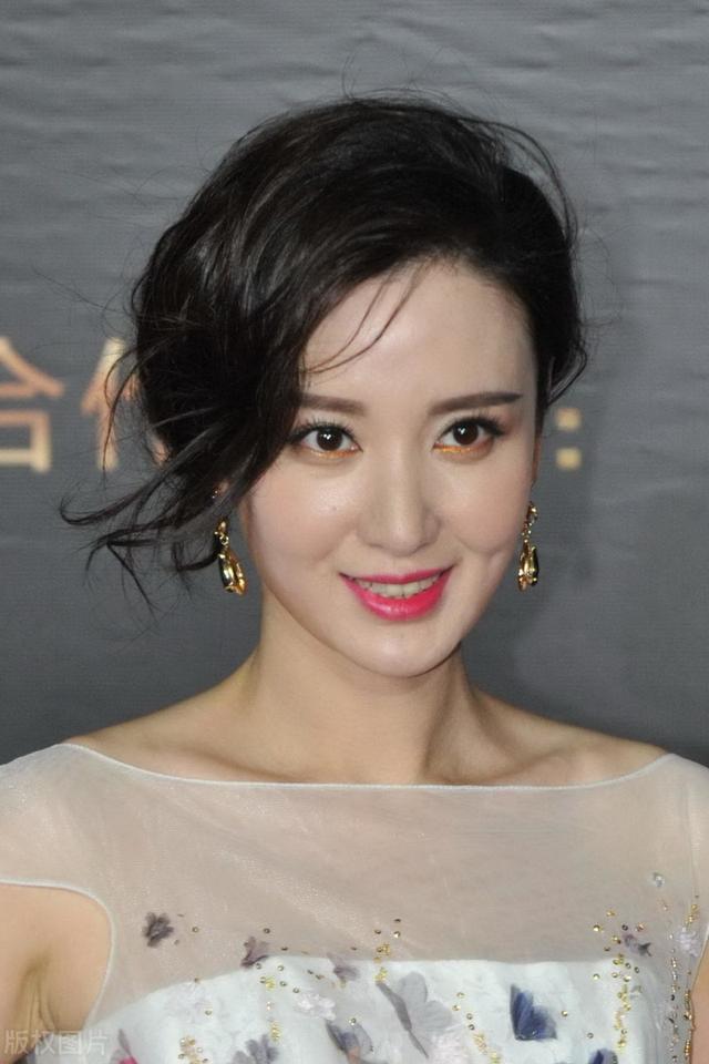 张萌前世今生：打败汤唯成环球小姐，黄海波前女友今成富豪老板娘_百科TA说