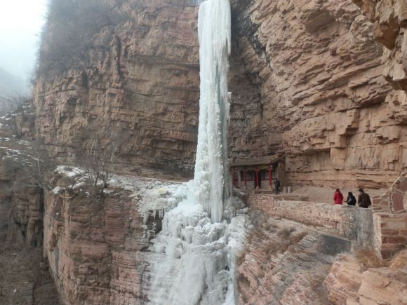  p data-id="gn3syk6ot1">冻凌背景区是嶂石岩国家级风景名胜区相对