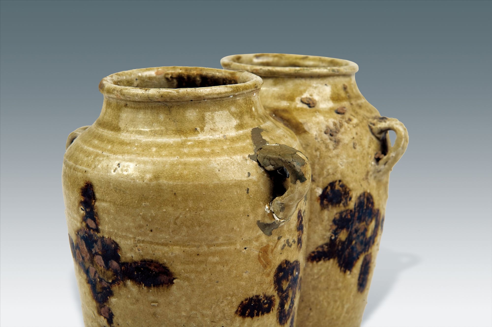 唐代青釉褐彩双联瓷罐