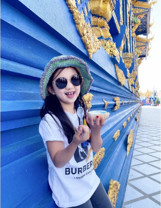  p data-id="go0c1zuy5b">丛尚 i>(别名:小葱花) /i>,中国内地女演员