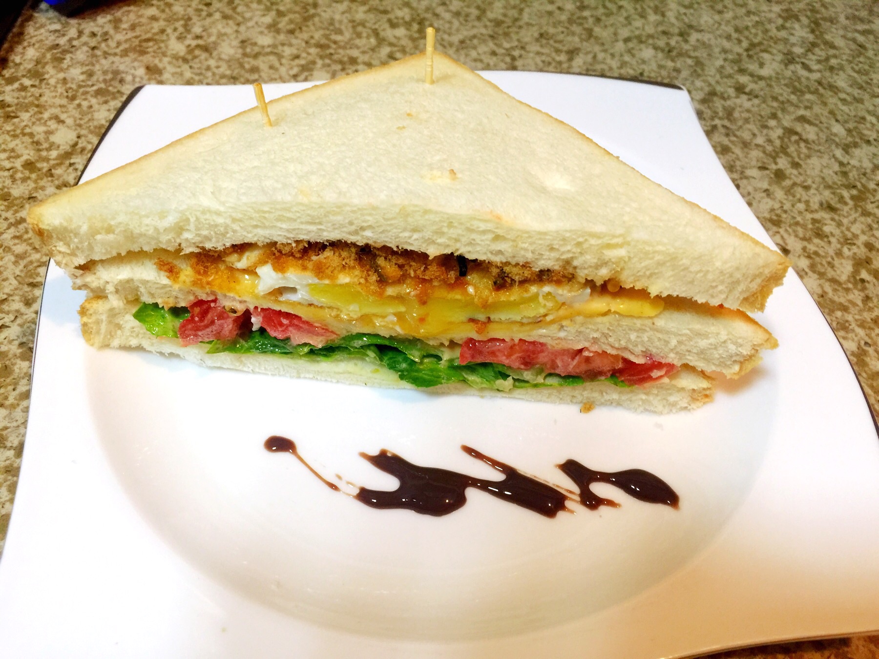 奶酪鸡蛋三明治