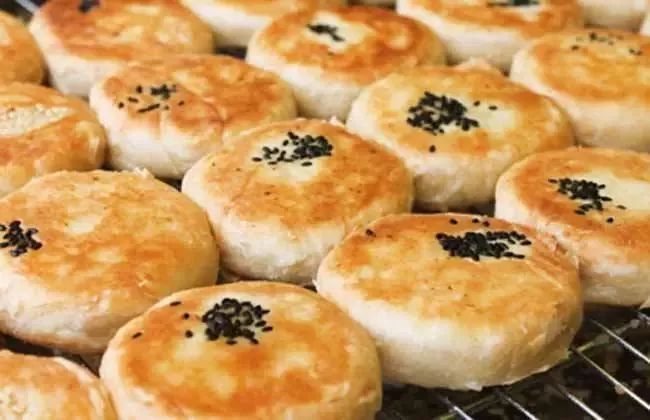 data-id="gnwwz186oj">昆明滇八件即"双塔牌"滇八件,是昆明市向阳糕点