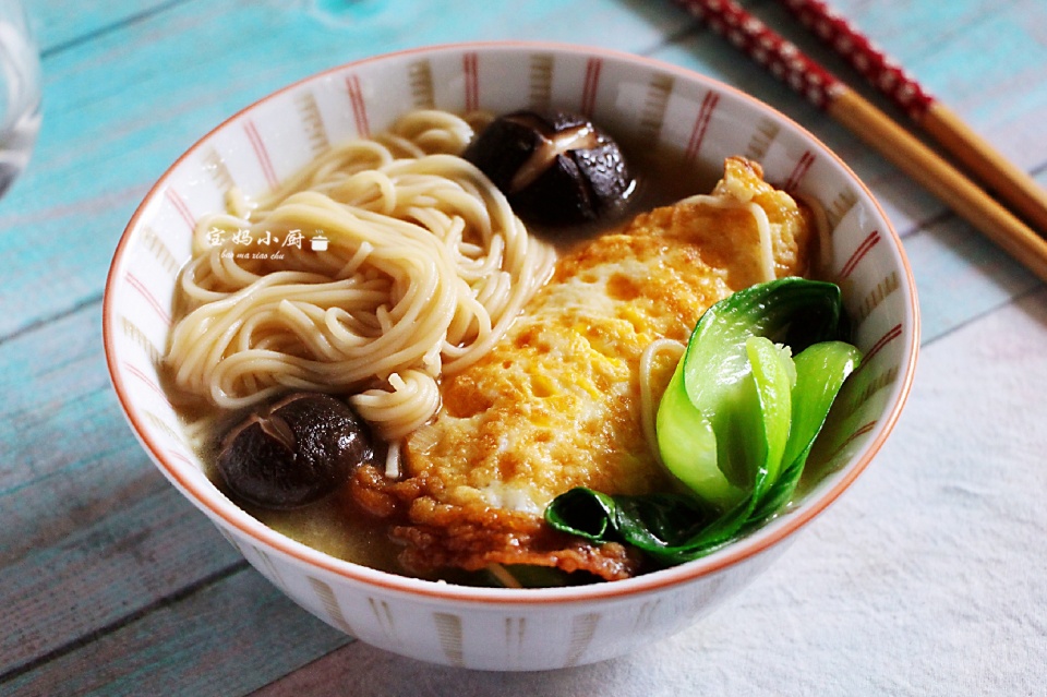 花蛤香菇鸡蛋面