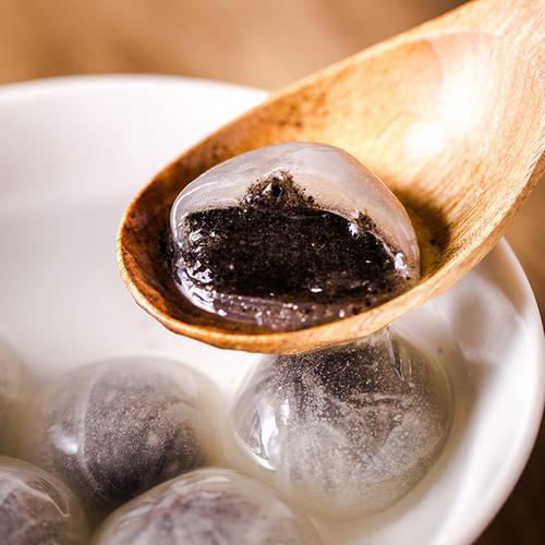 黑芝麻豆沙汤圆