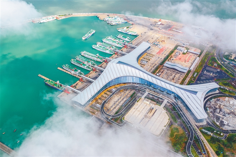 位于中国海南省海口市秀英区新海港海域,为琼州海峡主要客滚轮渡码头