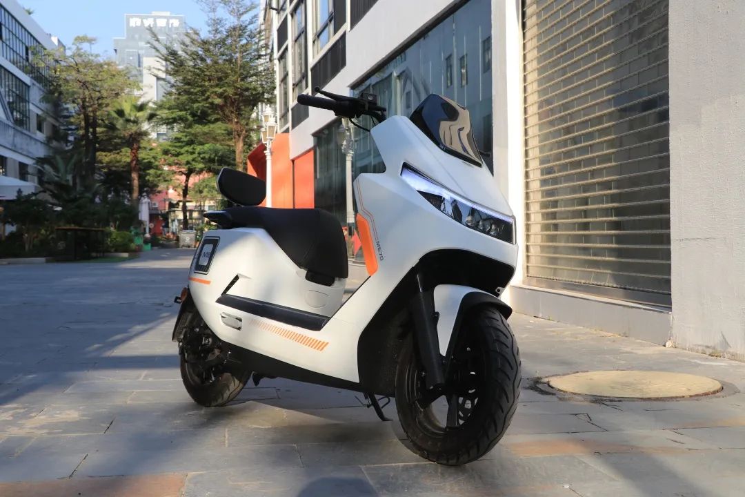 哈啰电动车在"新物种再进化"科技战略发布会上推出的新型智能旗舰电动