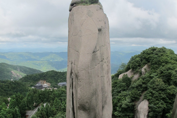 target="_blank" href="/item/雁荡山天柱峰/10911492" data-lemmaid=