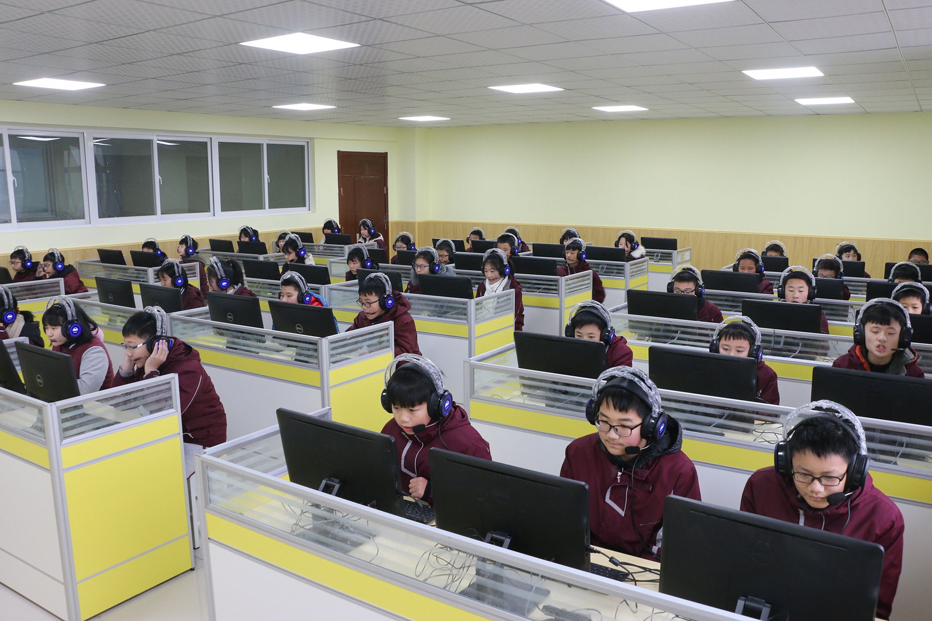  p>简称:十堰东风国际学校(其他名:十堰东风工业园中心学校)建立于