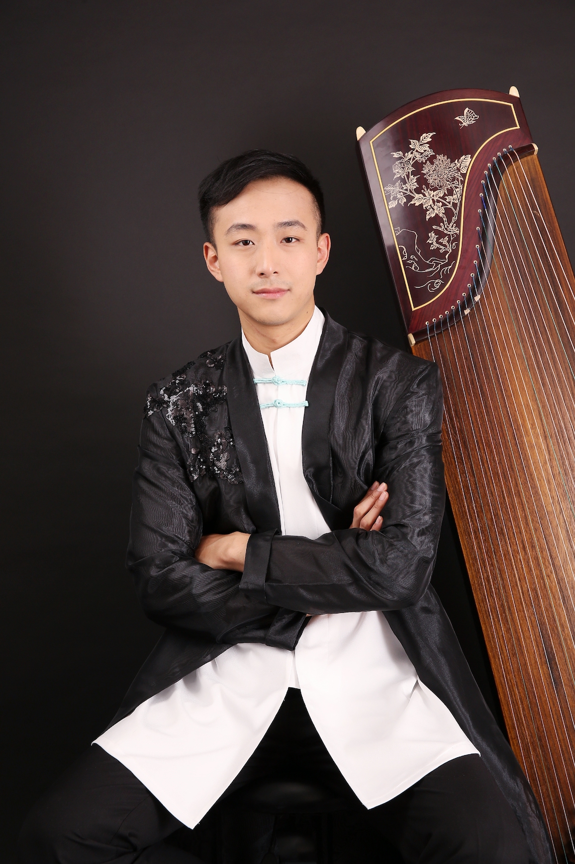  p>邓翊群,青年古筝演奏家,上海音乐学院硕士,北京中华传统乐会会员