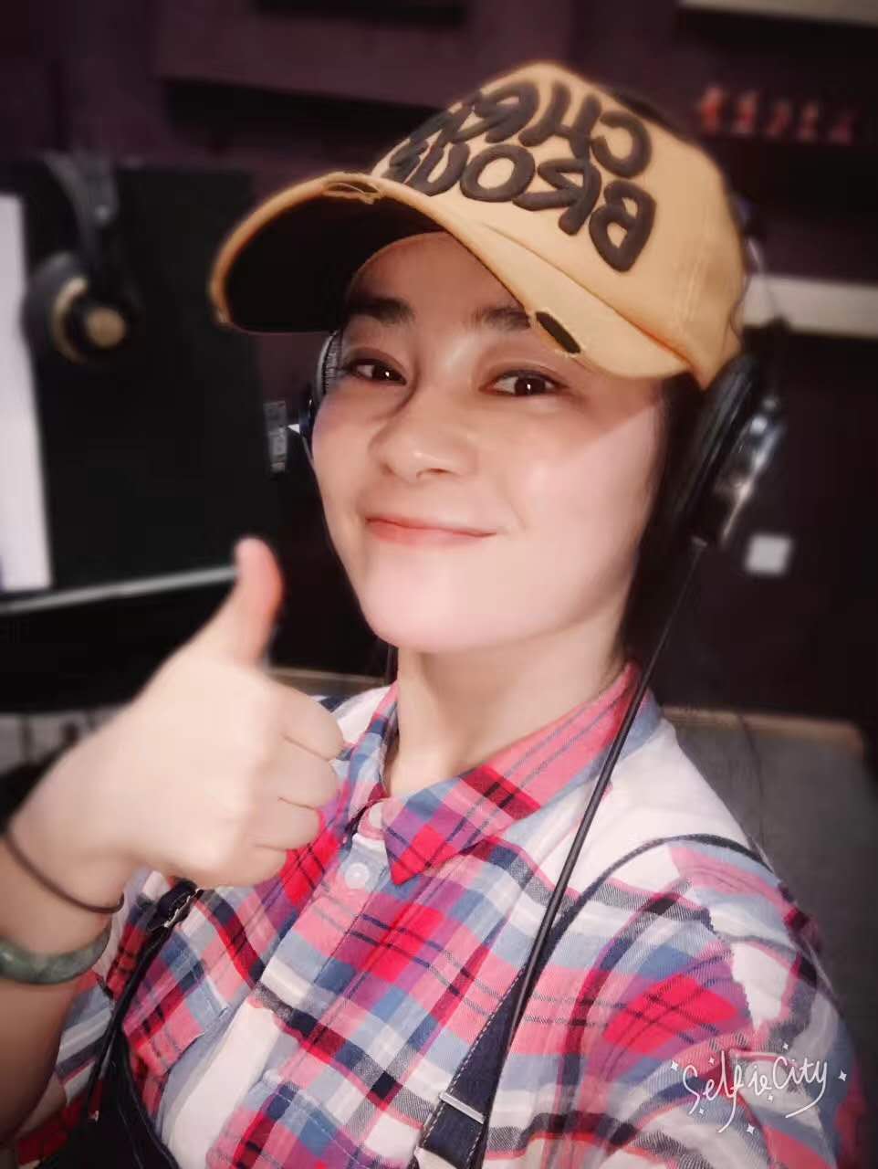 丁红娥 sup data-ctrid="3rnqnvfr">1 /sup>,华语乐坛实力派女歌手 