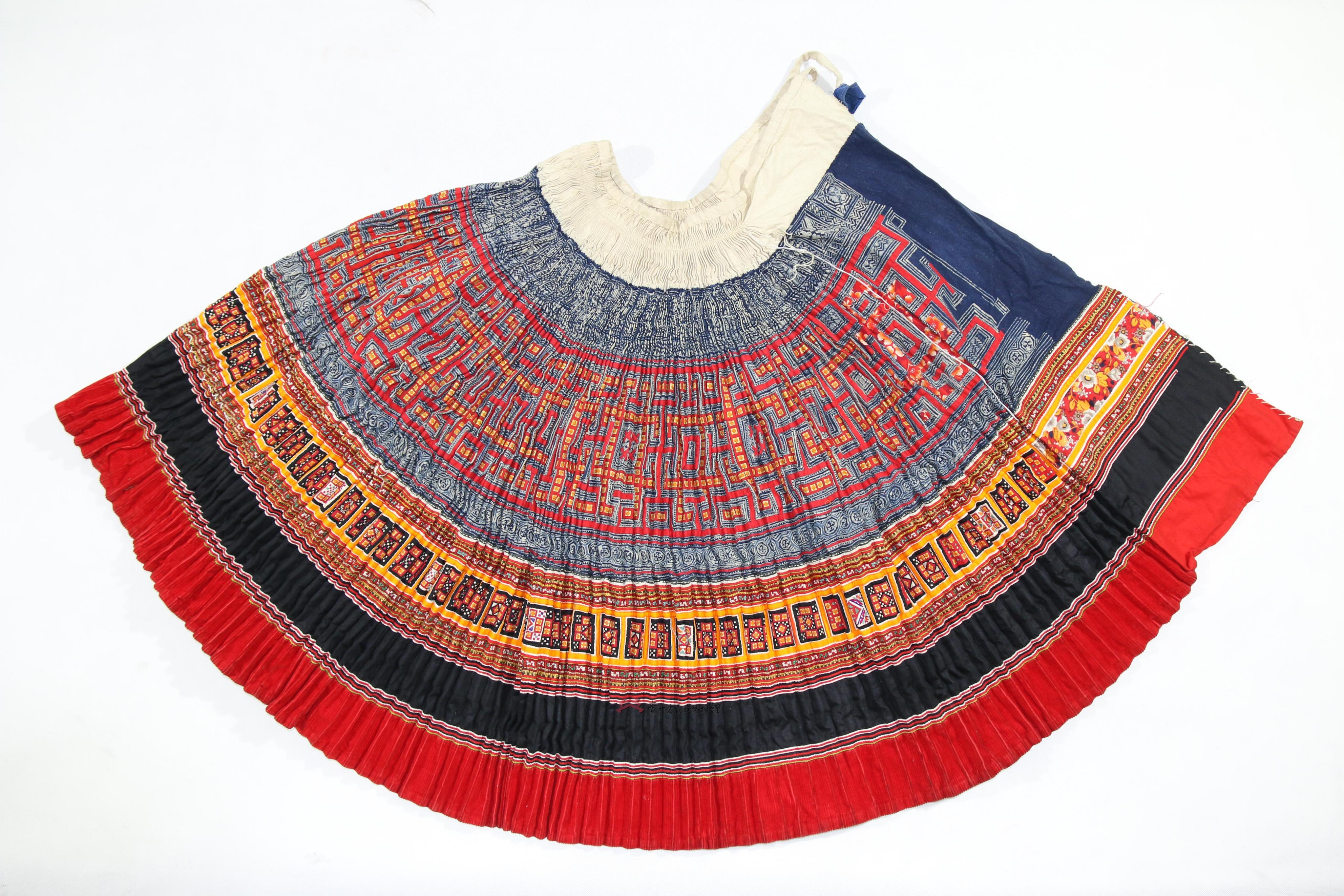 当代平塘苗族蜡染布贴挑花百褶裙