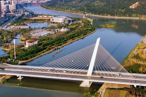  p>横跨福清龙江两岸的第二座大桥——观音埔大桥,大桥连接清盛大道