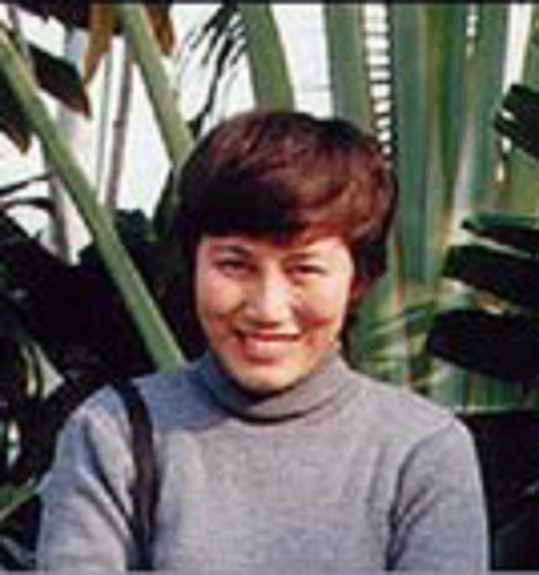  p>李建群,女,汉族,毕业于 a target="_blank" href="/item/中央美术