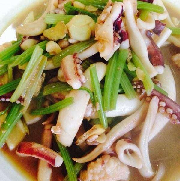 鱿鱼须炒芹菜