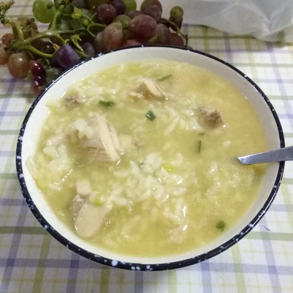  p>什锦鸡肉粥用料:大米  100g, a href="#">鸡胸肉 /a> 100g,胡萝卜