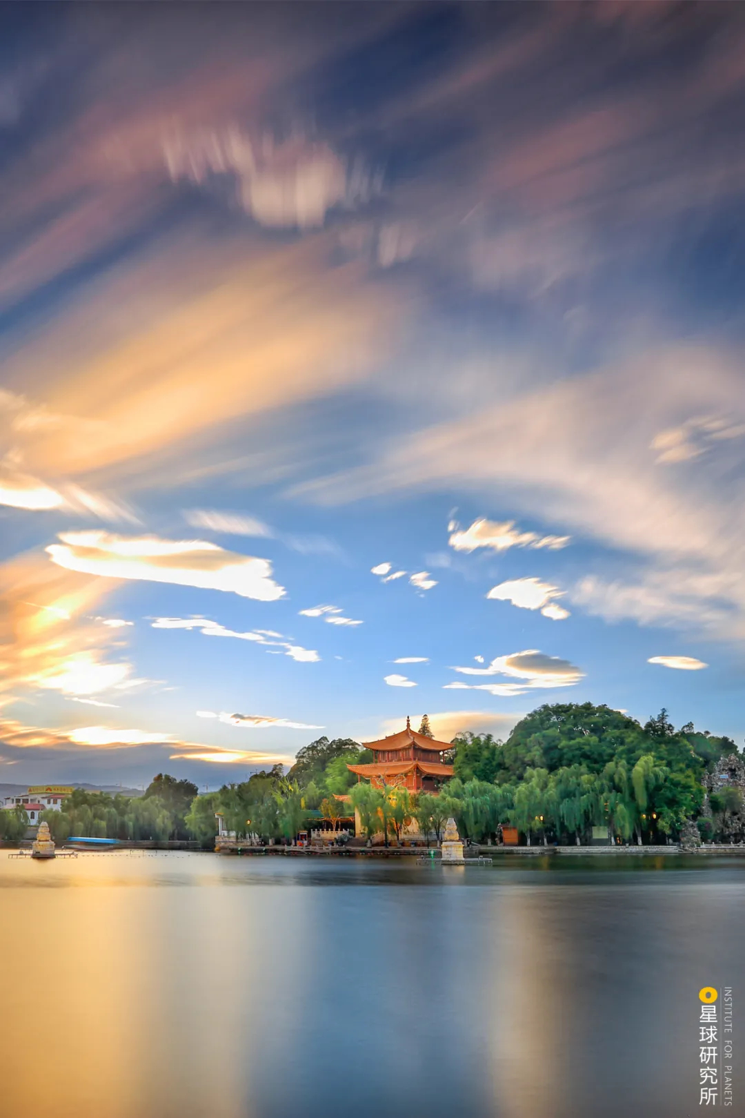 什么是昆明 五百里滇池奔来眼底 数千年往事注到心头 百科ta说