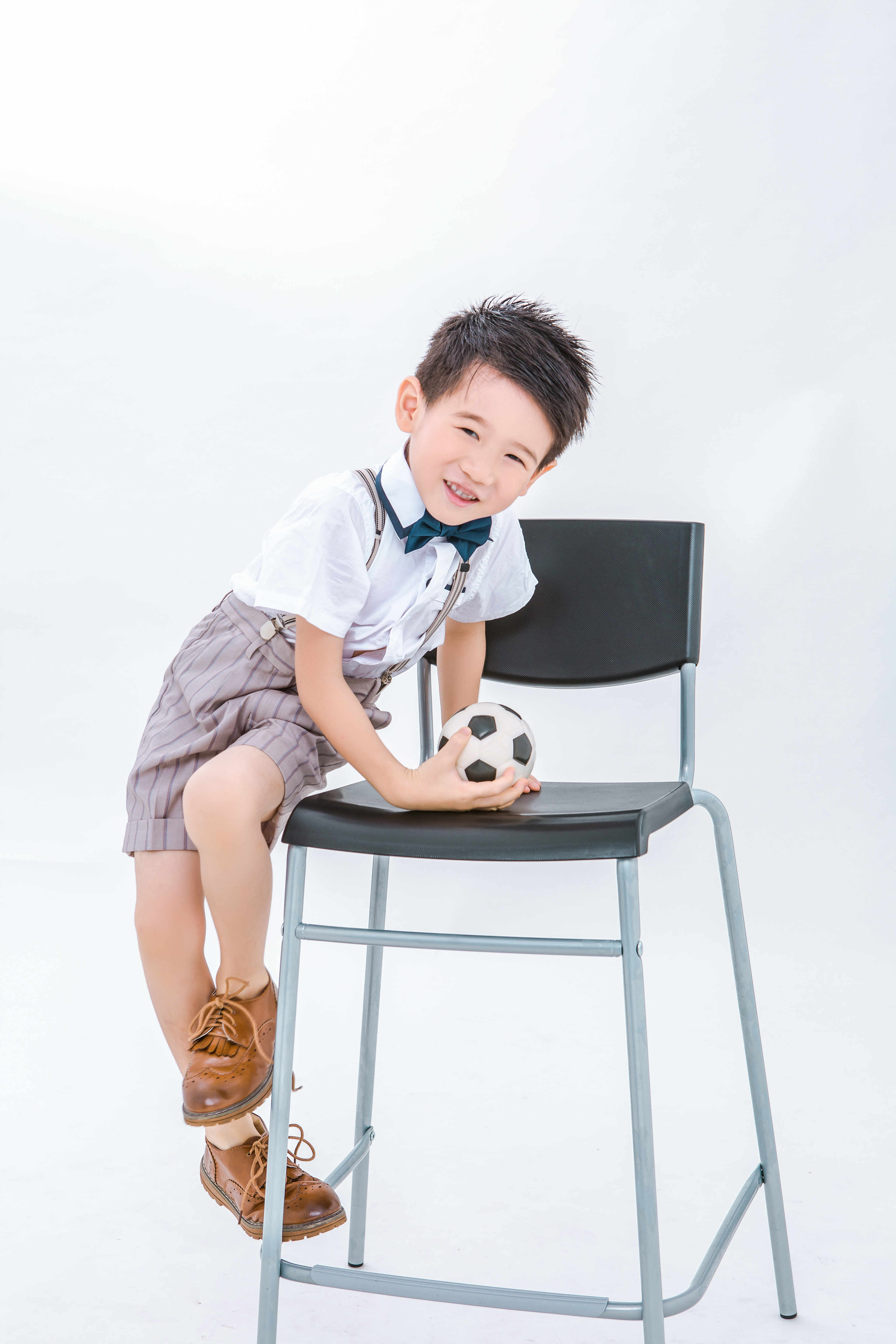  p>邓力玮,小名四爷,2012年5月6日出生于香港,中国内地童星.