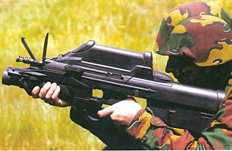  p>f2000可为4omm榴弹发射器配备常规类型的翻转式机械瞄具,但这种