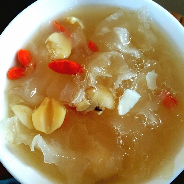 银耳枸杞莲子汤