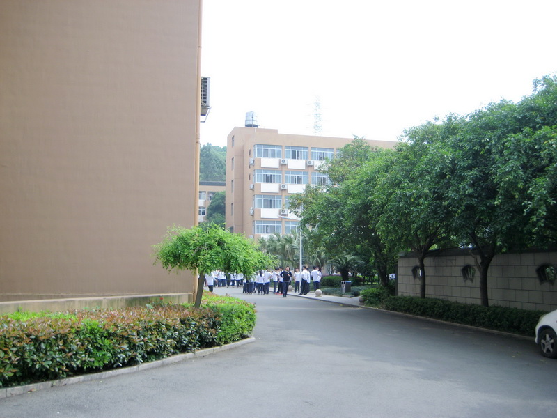  p>瑞安市瑞祥高级中学有成功人士温横成创办,1998年担任法人代表.