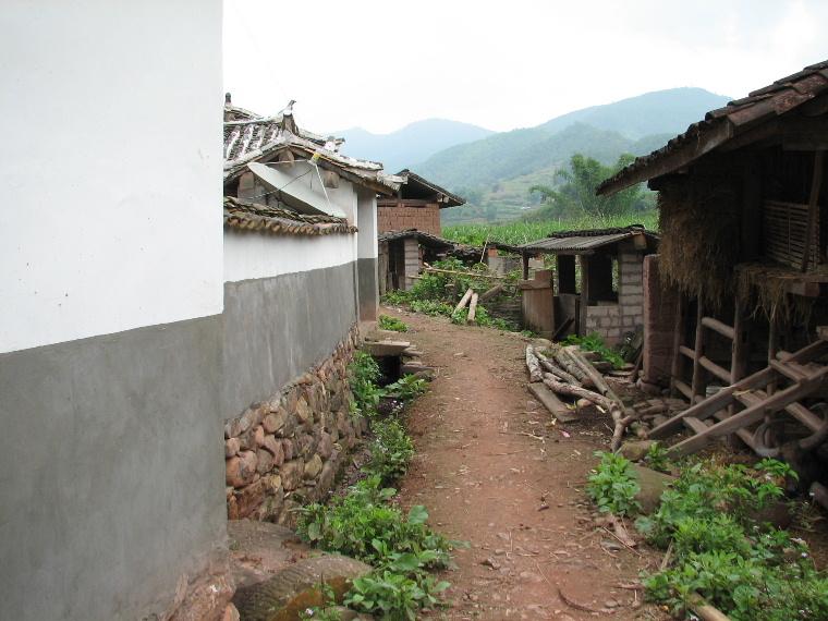 50 ℃,年降水量1,270.50毫米,属于贫困村,农民收入主要以种植业为主