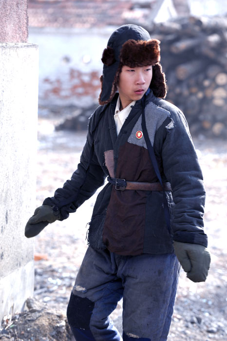 像兄妹一样手拉手》是 a target="_blank" href="/item/龚朝/594752"