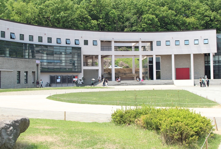  p>首尔艺术大学是韩国的综合性 a href="#" data-lemmaid="18589514"