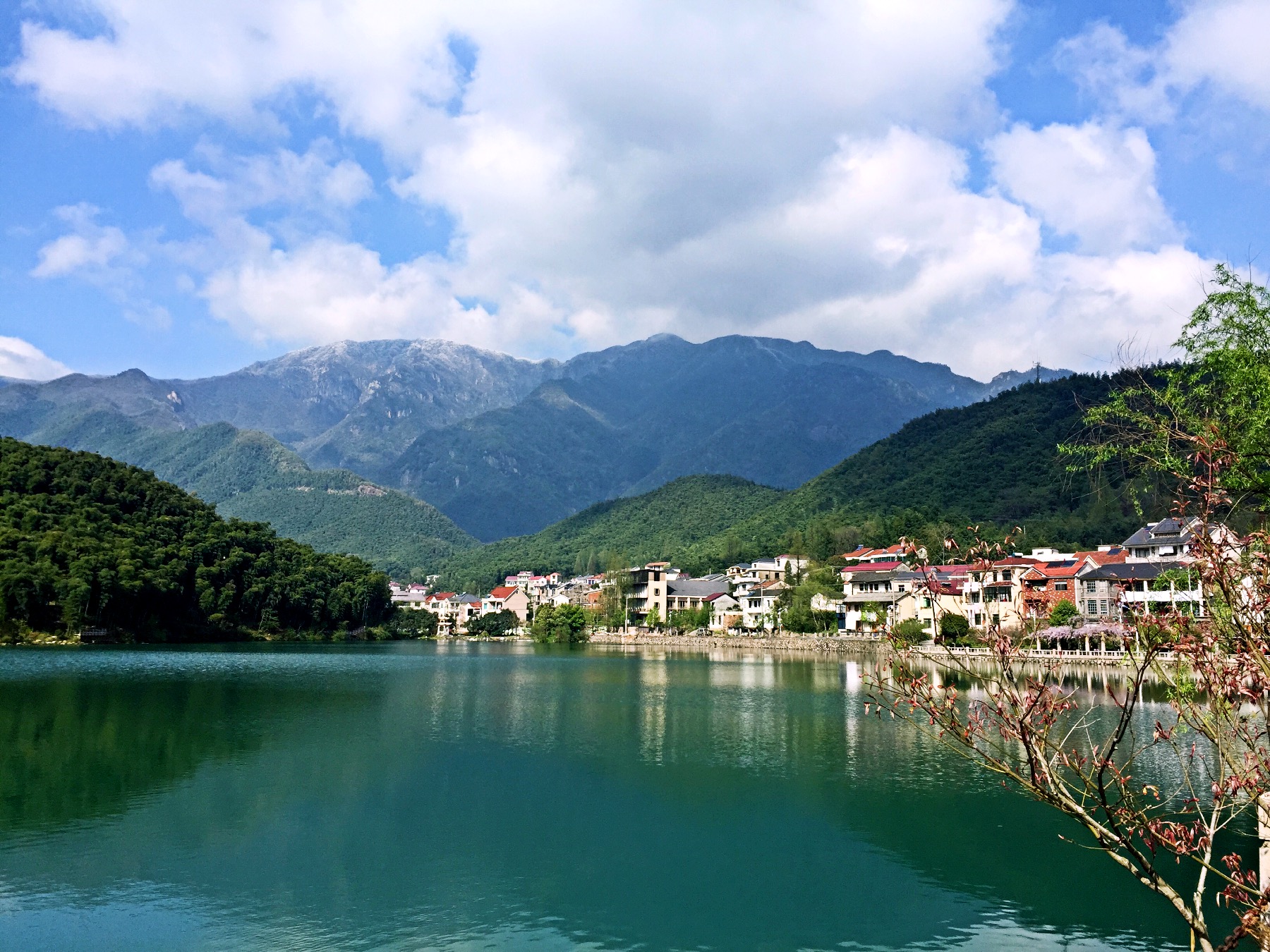  p data-id="gnb36mupbr">高家堂风景区地处浙江安吉县山川乡,是云上